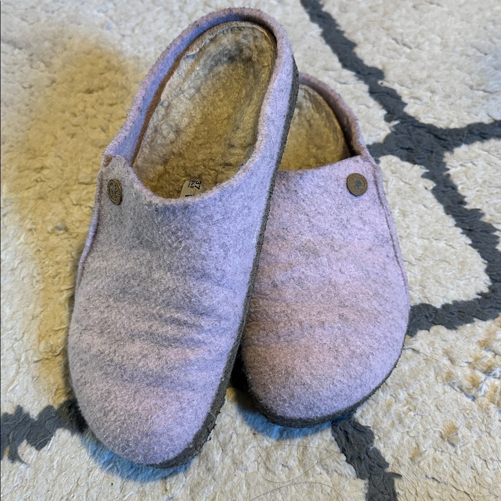 Birkenstock Zermatt Shearling Wool Felt in Light Rose. Well loved. Good shape.